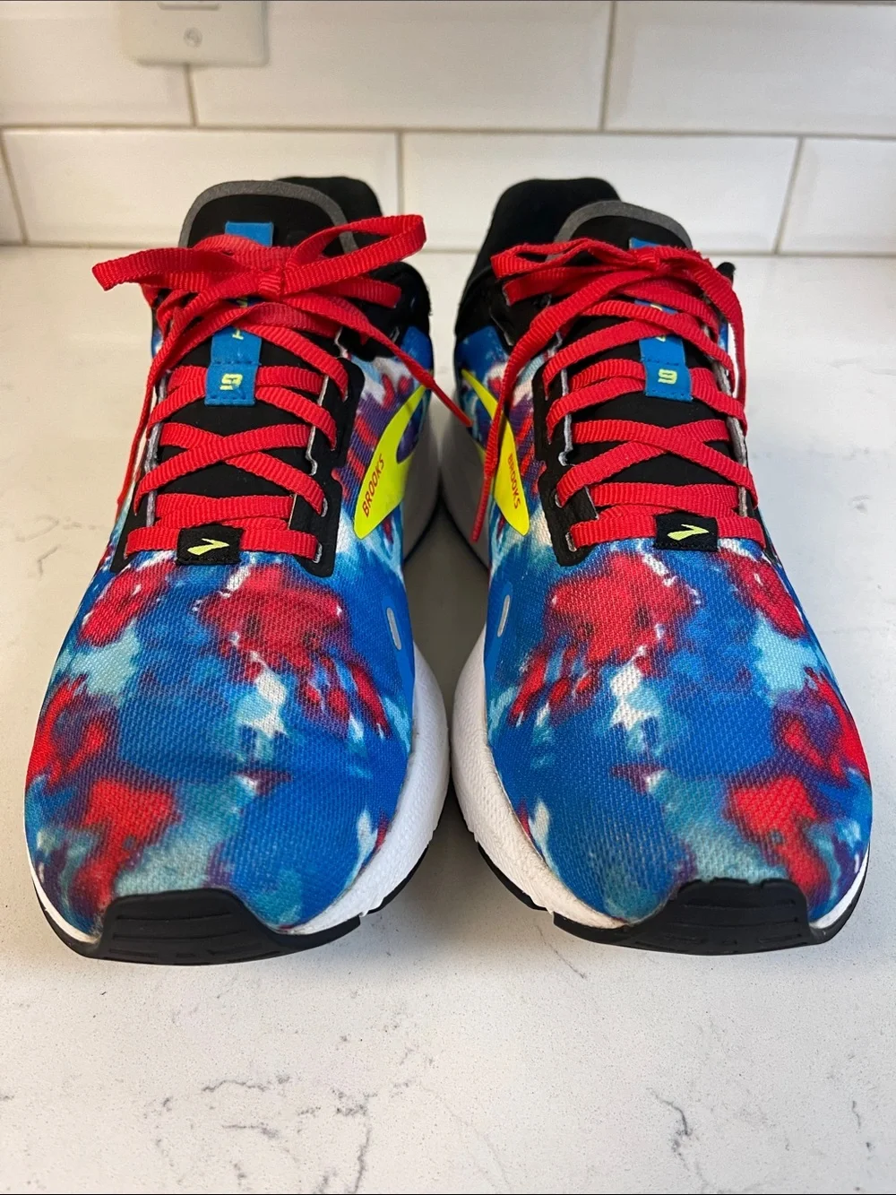 Brooks Woman’s Launch 9 'Multi Color' Tie Dye Size 10